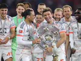 meisterfeier des fc bayern: betreff: ganz viele ♥♥  für thomas müller